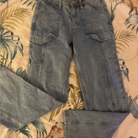 Princess Polly Women’s Low Rise Cargo Side Pocket Straight Jeans​ - Picture 6 of 12